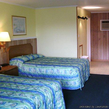 Sea Hawk Oceanfront Motel Myrtle Beach Room photo
